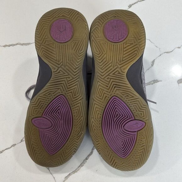 Nike | Kyrie Flytrap II Girls Size 2 Gray Purple Basketball Shoes AQ3413-003 - Picture 10 of 11